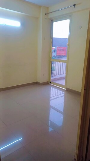 Room in 3 BHK Apartment at Conscient Habitat Residences, Sector 78 – for Rent