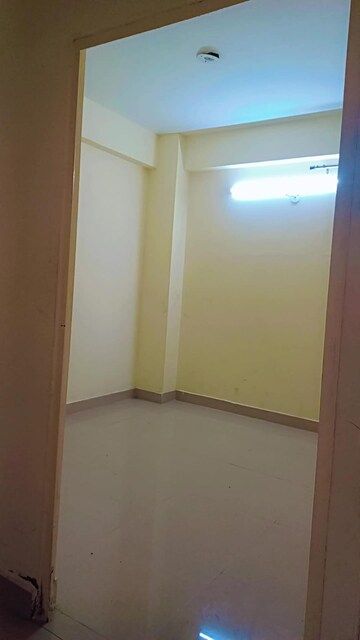 Room in 3 BHK Apartment at Conscient Habitat Residences, Sector 78 – for Rent