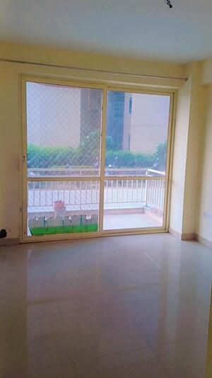 Room in 3 BHK Apartment at Conscient Habitat Residences, Sector 78 – for Rent