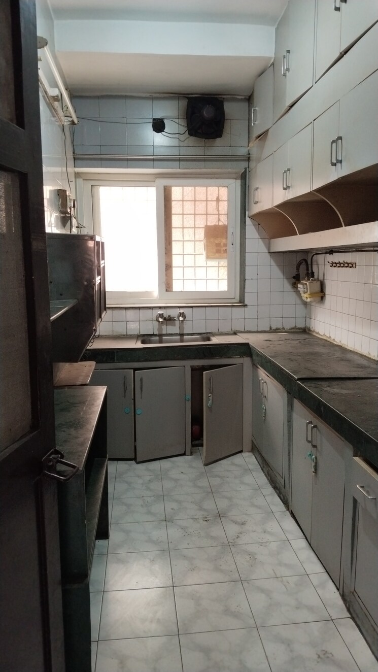 Kitchen, sarita-vihar-pocket-c-rwa 5 Bedroom 2500 Sq.Ft. Apartment In Sarita Vihar Delhi 9383931