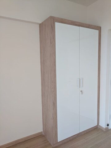 Room in 4 BHK Apartment at DLF Regal Gardens, Sector 90 – for Rent