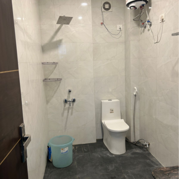 Bathroom in 1 BHK Builder Floor at Malviya Nagar – for Rent