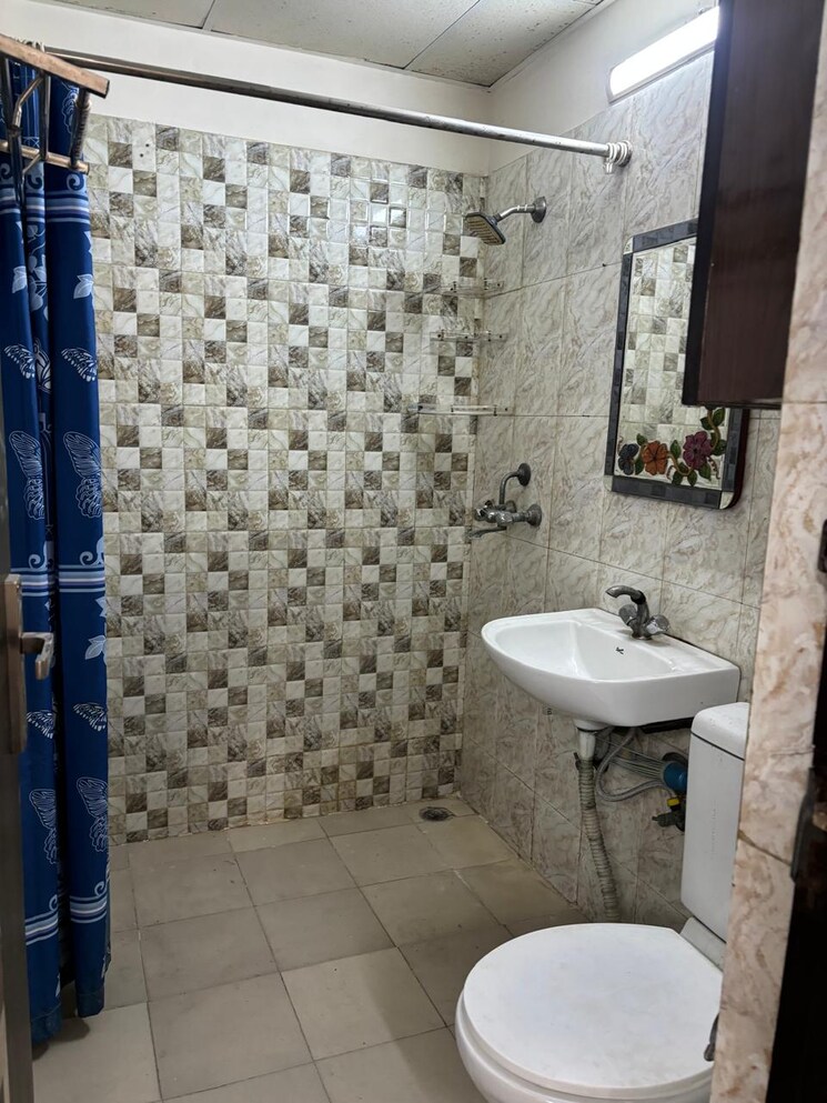 Bathroom, antriksh-golf-view 2 Bedroom 1010 Sq.Ft. Apartment In Sector 78 Noida 9383942