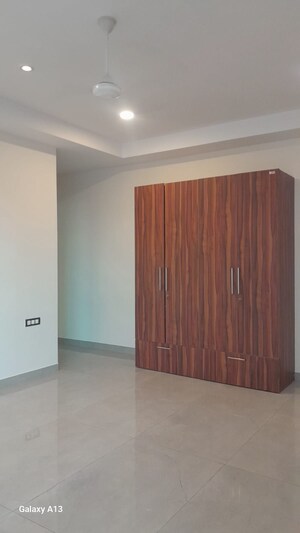 Room in 4 BHK Builder Floor at Sector 49 – for Rent