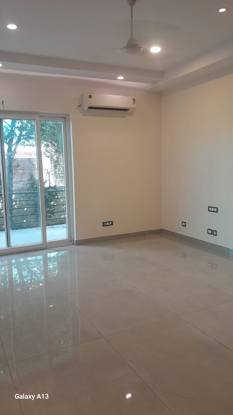 Room, sector 49 4 Bedroom 2400 Sq.Ft. Builder Floor In Sector 49 Gurgaon 9383958