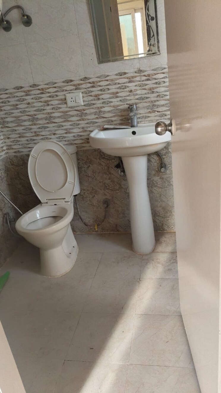 Bathroom, radicon-vedantam 2 Bedroom 780 Sq.Ft. Apartment In Sector 16c Greater Noida Greater Noida 9383964