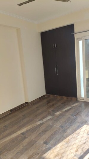 Room in 2 BHK Apartment at Radicon Vedantam, Sector 16c Greater Noida – for Rent