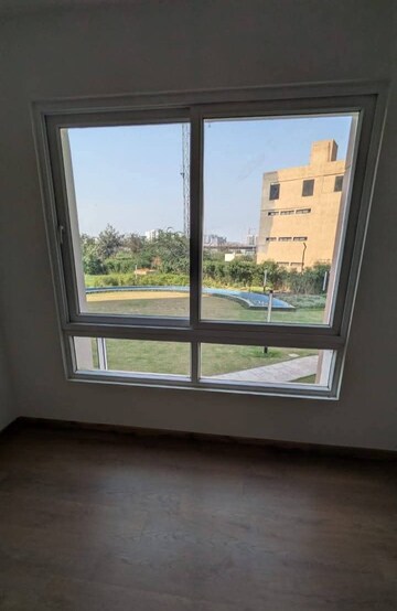 Room in 2 BHK Apartment at Hero Homes Gurgaon, Sector 104 – for Rent