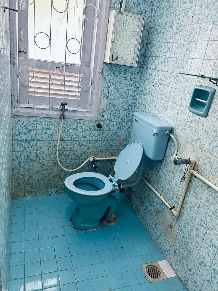 Bathroom, sindhi-society 2 Bedroom 750 Sq.Ft. Apartment In Chembur Mumbai 9384008