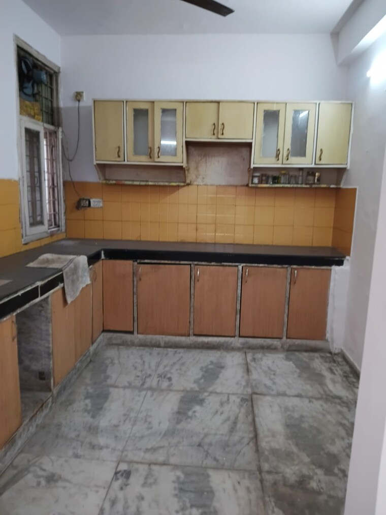 Kitchen, sai-kunj-new-palam-vihar 3 Bedroom 2500 Sq.Ft. Builder Floor In New Palam Vihar Phase 3 Gurgaon 9384012