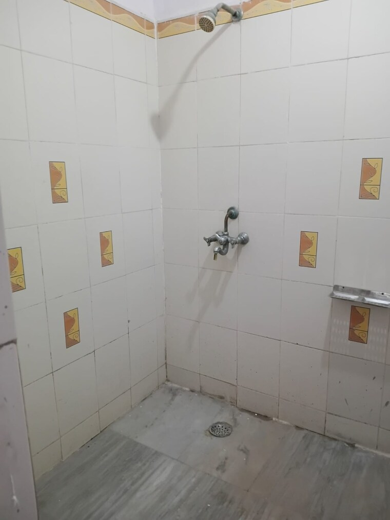 Bathroom, sai-kunj-new-palam-vihar 3 Bedroom 2500 Sq.Ft. Builder Floor In New Palam Vihar Phase 3 Gurgaon 9384012