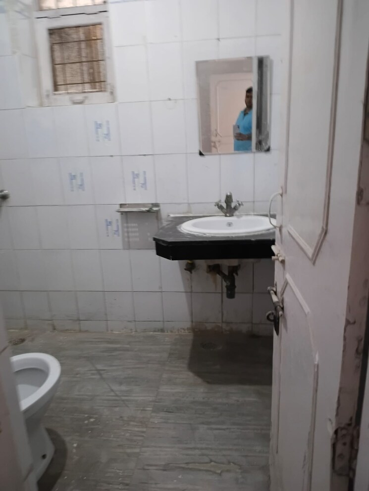 Bathroom, sai-kunj-new-palam-vihar 3 Bedroom 2500 Sq.Ft. Builder Floor In New Palam Vihar Phase 3 Gurgaon 9384012