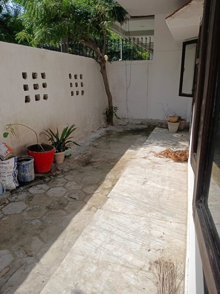  Parking, sai-kunj-new-palam-vihar 3 Bedroom 2500 Sq.Ft. Builder Floor In New Palam Vihar Phase 3 Gurgaon 9384012