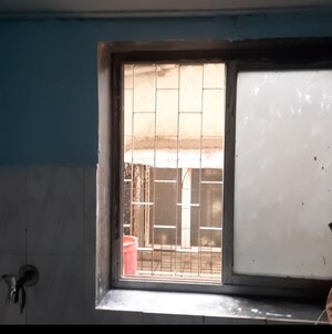 Room in 2 BHK Apartment at Tolaram Building, Chembur – for Rent