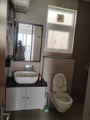 Master Bedroom in 3 BHK Builder Floor at DLF City Phase V, Dlf Phase V – for Rent