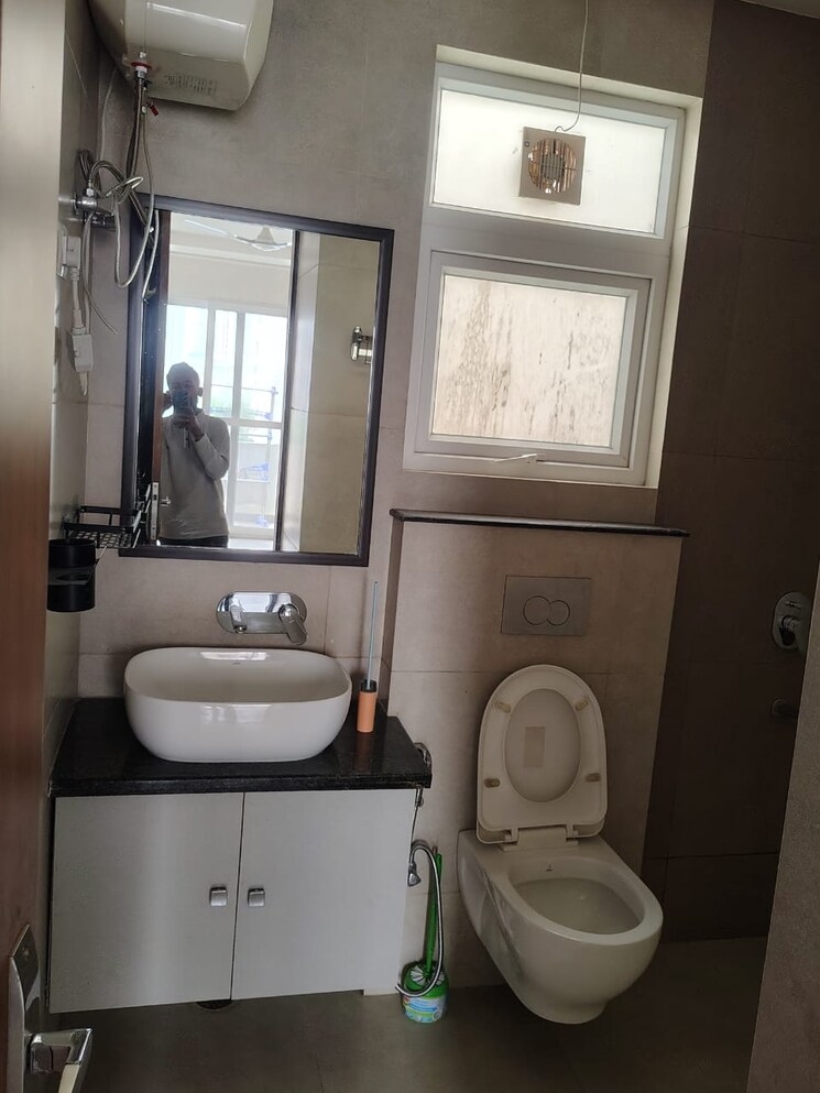 Master Bedroom, dlf-city-phase-v 3 Bedroom 2400 Sq.Ft. Builder Floor In Dlf Phase V Gurgaon 9384021