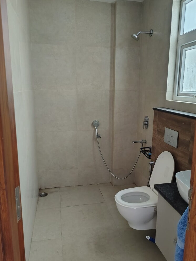 Bathroom, dlf-city-phase-v 3 Bedroom 2400 Sq.Ft. Builder Floor In Dlf Phase V Gurgaon 9384021