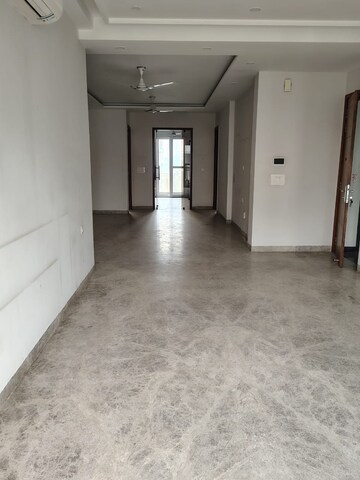 Room in 3 BHK Builder Floor at DLF City Phase V, Dlf Phase V – for Rent