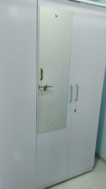 Furnished Amenities in 2 BHK Apartment at Diamond Garden, Chembur – for Rent