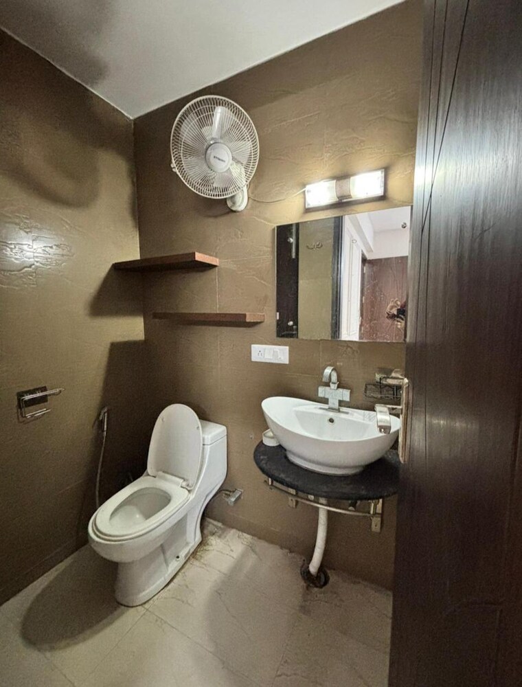 Bathroom, dlf-city-phase-v 3 Bedroom 2400 Sq.Ft. Builder Floor In Dlf Phase V Gurgaon 9384031