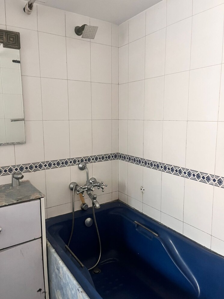 Bathroom, andheri west 3 Bedroom 1500 Sq.Ft. Apartment In Andheri West Mumbai 9384029