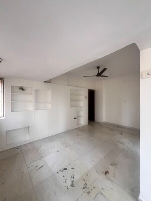 Room in 3 BHK Apartment at Andheri West – for Rent