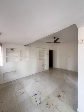 Room in 3 BHK Apartment at Andheri West – for Rent