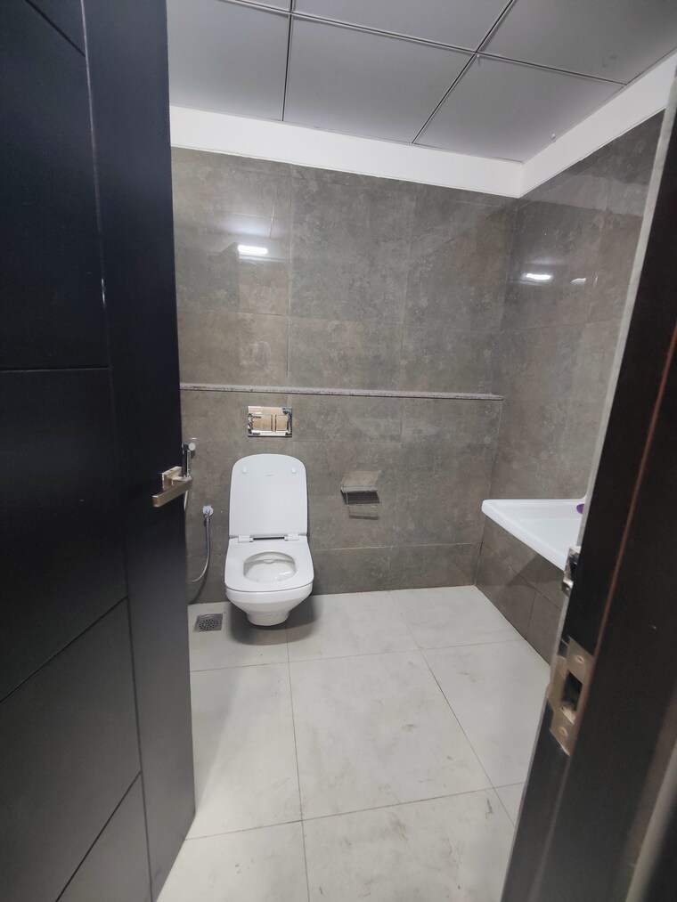 Bathroom, rajapushpa-provincia 3 Bedroom 2660 Sq.Ft. Apartment In Narsingi Hyderabad 9384064