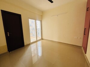 Room in 3 BHK Apartment at Amrapali Terrace Homes, Tech Zone 4 Greater Noida – for Rent