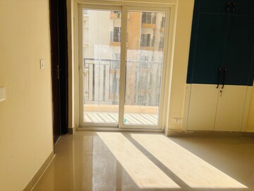 Room in 3 BHK Apartment at Amrapali Terrace Homes, Tech Zone 4 Greater Noida – for Rent