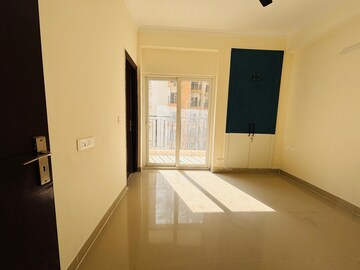 Room in 3 BHK Apartment at Amrapali Terrace Homes, Tech Zone 4 Greater Noida – for Rent