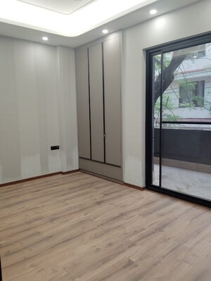 Room in 3 BHK Builder Floor at Safdarjung Enclave – for Rent