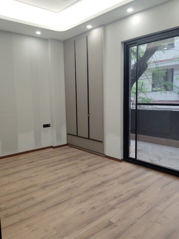 Room in 3 BHK Builder Floor at Safdarjung Enclave – for Rent