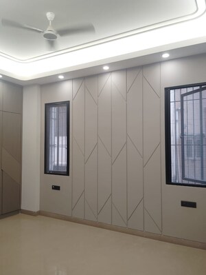 Room in 3 BHK Builder Floor at Safdarjung Enclave – for Rent