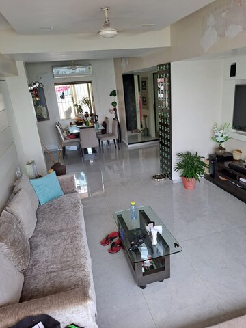 Parking in 3 BHK Apartment at Marine View CHSL, Andheri West – for Rent