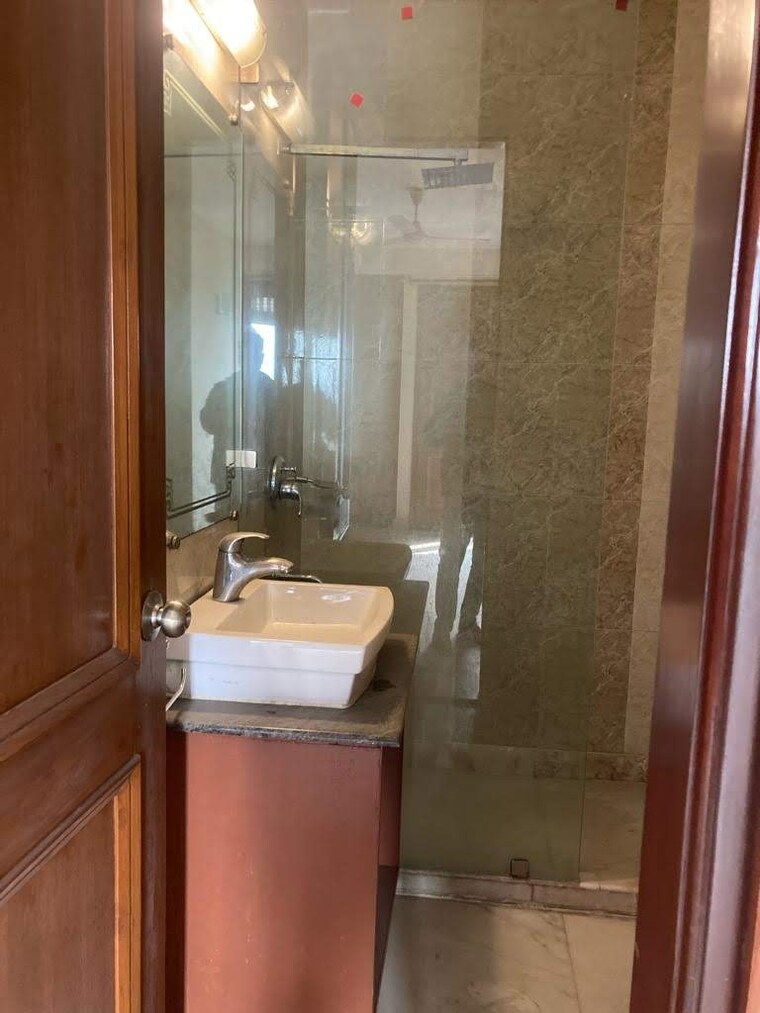 Attached Bathroom, greater kailash ii 2.5 Bedroom 1400 Sq.Ft. Builder Floor In Greater Kailash ii Delhi 9384089