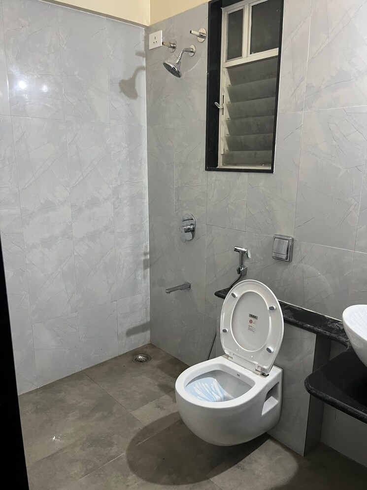 Bathroom, nyati-era 2 Bedroom 809 Sq.Ft. Apartment In Dhanori Pune 9384112