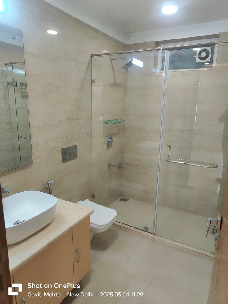 Bathroom, saket 4 Bedroom 300 Sq.Yd. Builder Floor In Saket Delhi 9384131