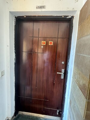 Furnished Amenities in 3 BHK Apartment at BPTP Park Grandeura, Sector 82 – for Sale