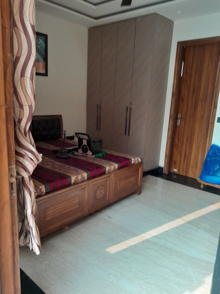 undefined, rohini sector 11 5 Bedroom 96 Sq.Mt. Builder Floor In Rohini Sector 11 Delhi 9384139