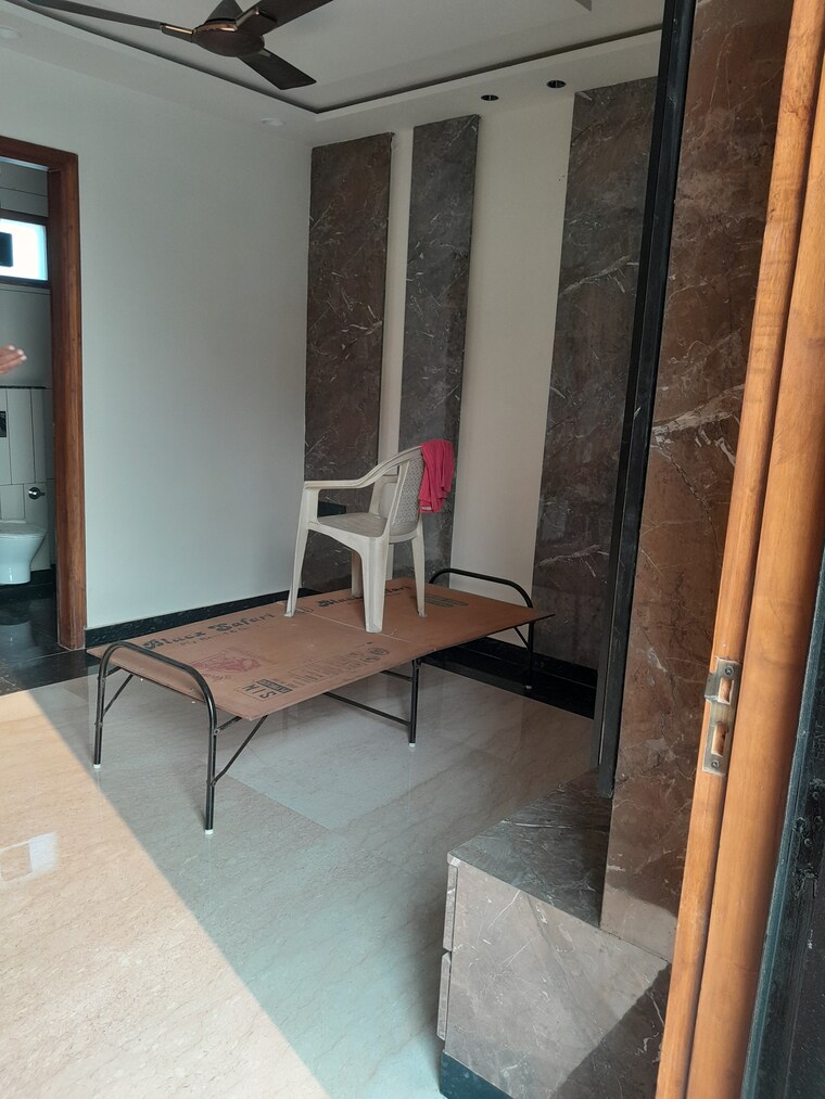 undefined, rohini sector 11 5 Bedroom 96 Sq.Mt. Builder Floor In Rohini Sector 11 Delhi 9384139