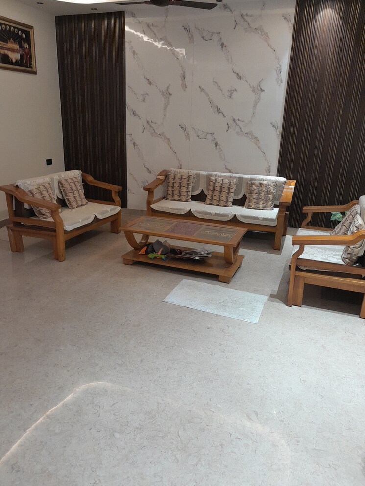 Living Room, rohini sector 11 5 Bedroom 96 Sq.Mt. Builder Floor In Rohini Sector 11 Delhi 9384139