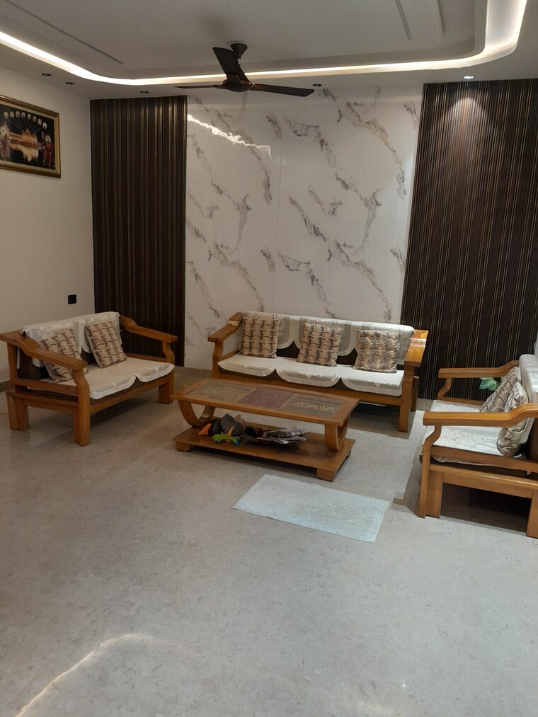 undefined, rohini sector 11 5 Bedroom 96 Sq.Mt. Builder Floor In Rohini Sector 11 Delhi 9384139