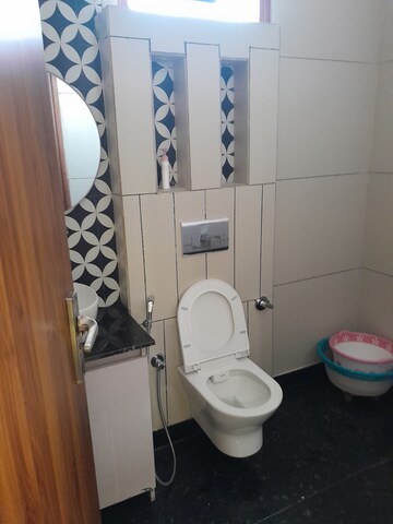 Furnished Amenities in 5 BHK Builder Floor at Rohini Sector 11 – for Sale