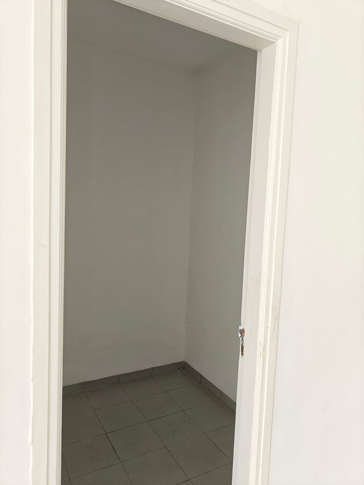 Room, sector 20 3 Bedroom 1800 Sq.Ft. Apartment In Sector 20 Panchkula 9384145