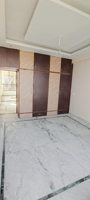 Room in 3 BHK Apartment at Sector 20 – for Sale