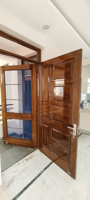 Room in 3 BHK Apartment at Sector 20 – for Sale