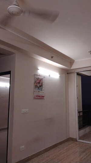 Furnished Amenities in 2 BHK Apartment at Amrapali Golf Homes, Sector 4 Greater Noida – for Rent