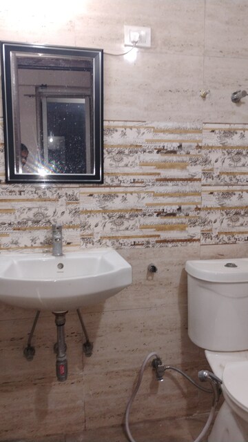 Bathroom in 2 BHK Apartment at Amrapali Golf Homes, Sector 4 Greater Noida – for Rent