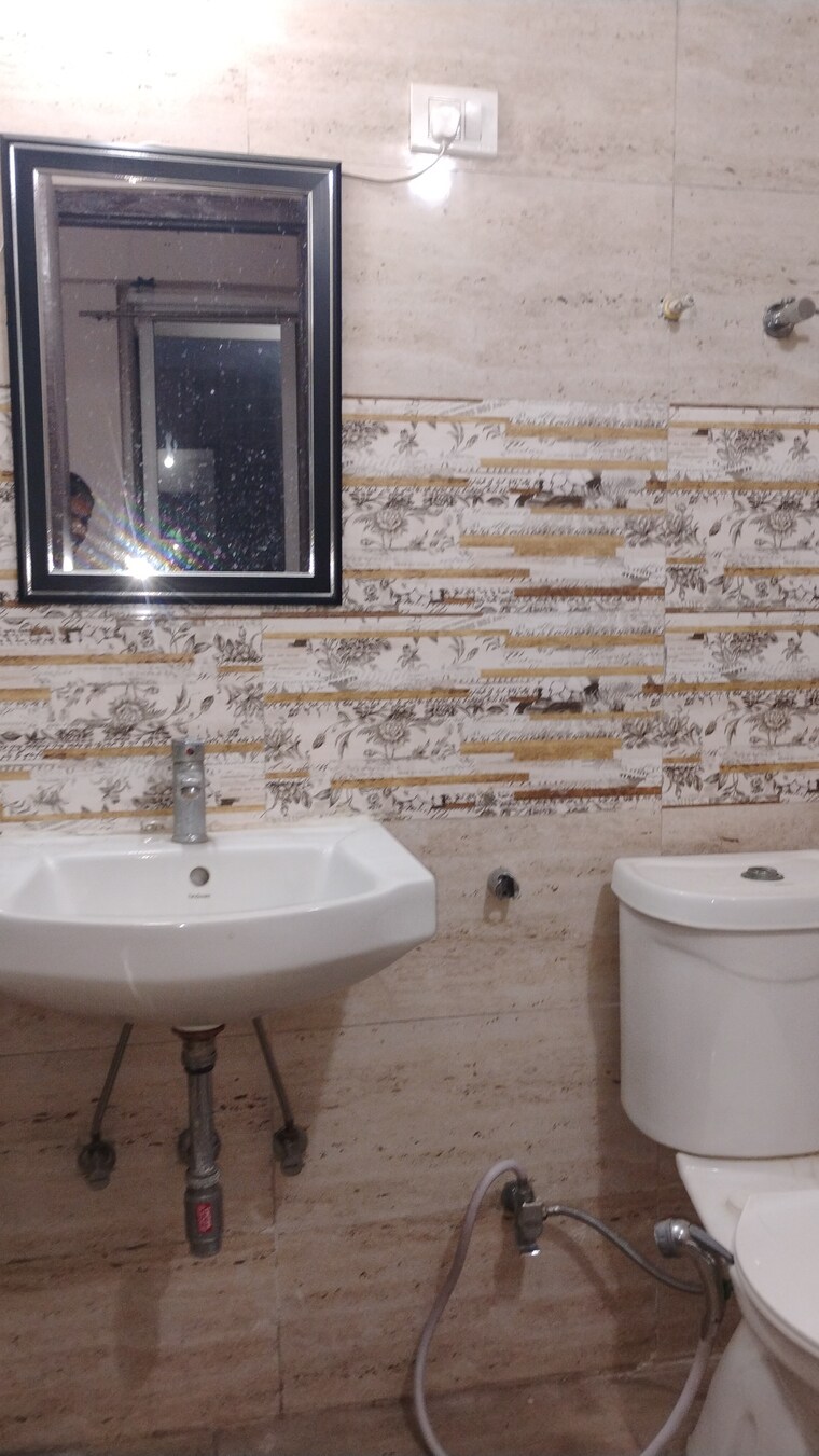 Bathroom, amrapali-golf-homes 2 Bedroom 1100 Sq.Ft. Apartment In Sector 4 Greater Noida Greater Noida 9384171